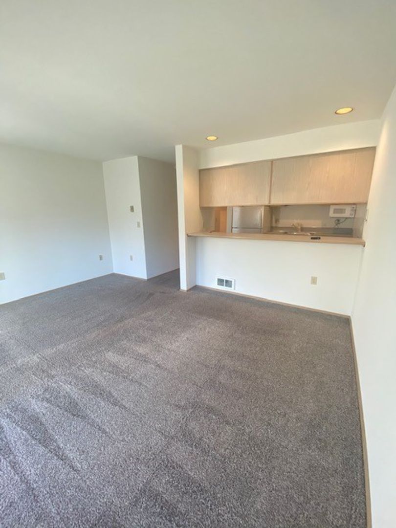 Seattle Apartment: 510 4th Ave West