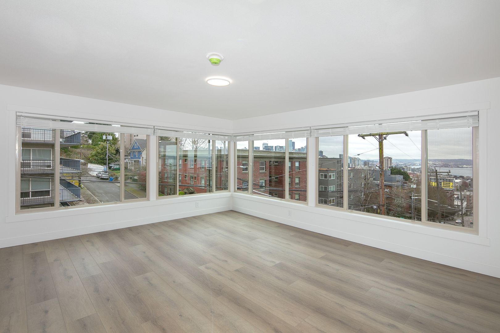 Seattle Apartment: 1101 Queen Anne Ave N