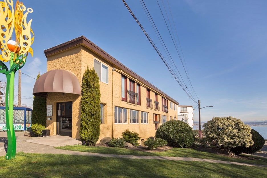 Seattle Apartment: 1928 43rd Ave E
