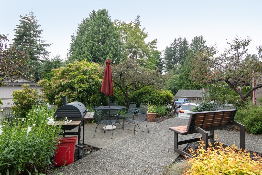 Grill area at Glen Grove Apartments (1 of 2)