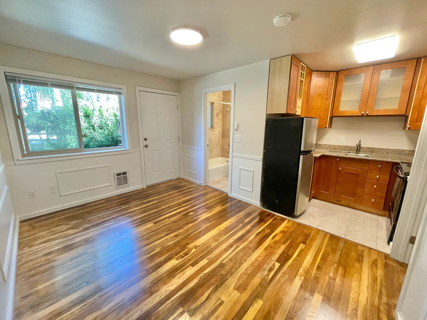 Seattle Apartment: 7526 24th Ave NW