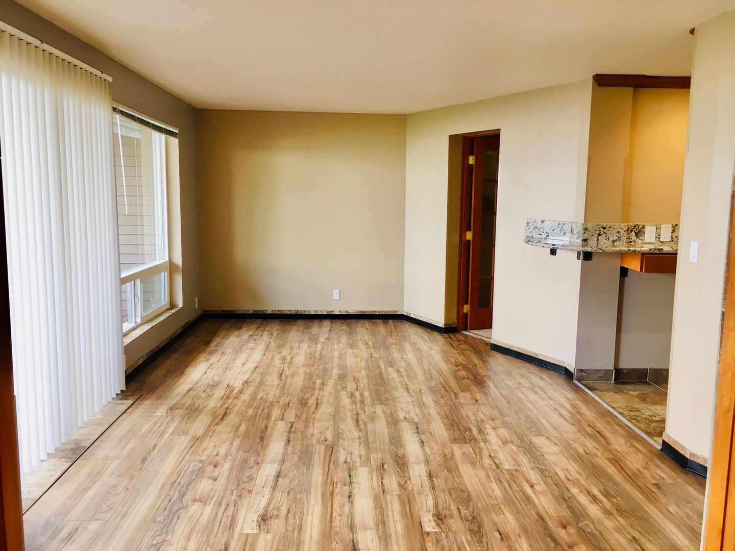 Seattle Apartment: 12728 33rd Ave NE