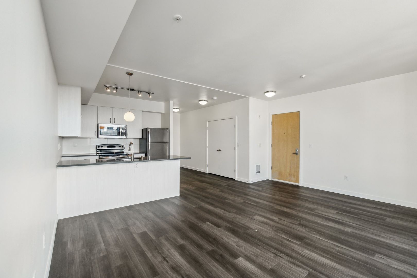 Seattle Apartment: 845 NE 66th St