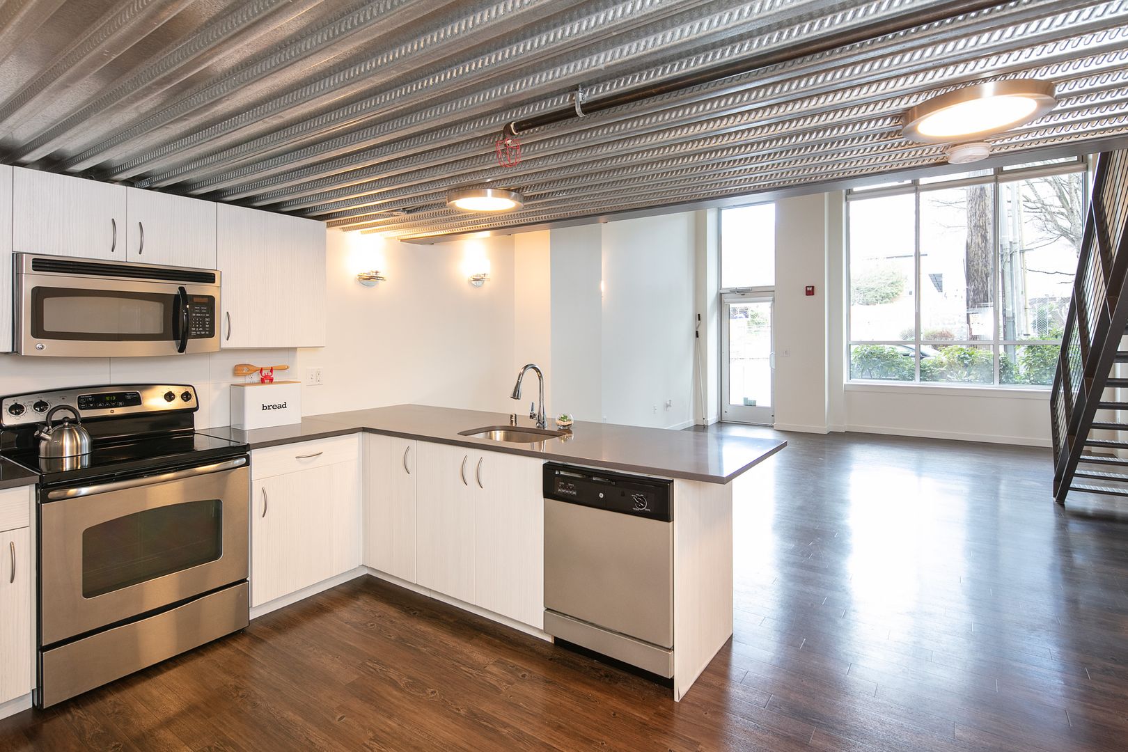 Seattle Apartment: 845 NE 66th St