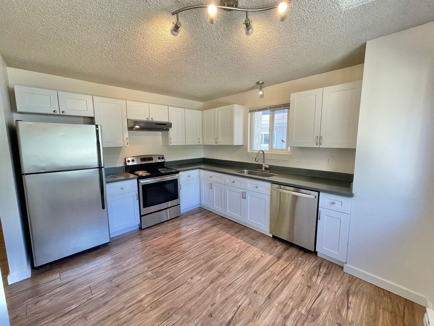 Top Floor 1-Bedroom in Magnolia! 5 of 9