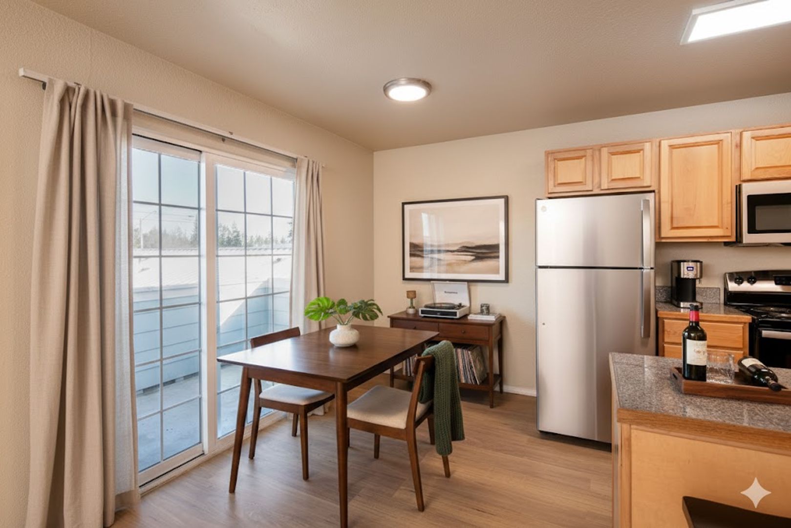 Everett Apartment: 832 W Casino Rd