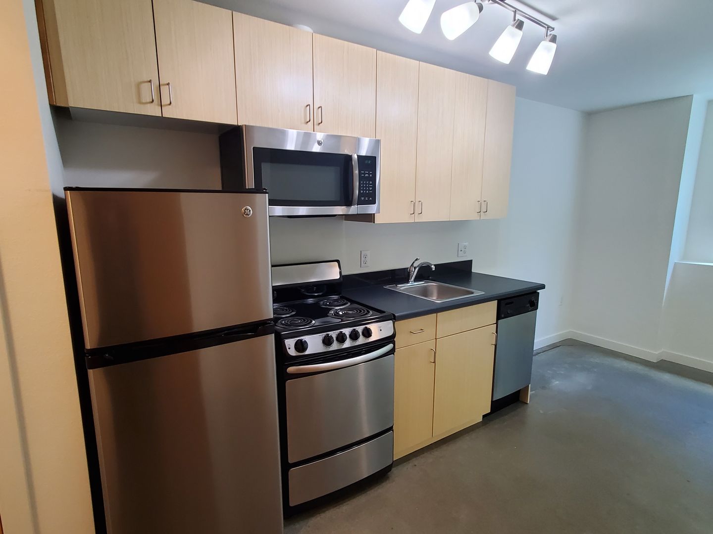 Seattle Apartment: 5216 Brooklyn Ave NE