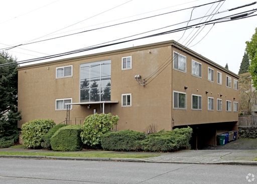 Beautiful 2 Bedroom in Perfect Location! – photo 1