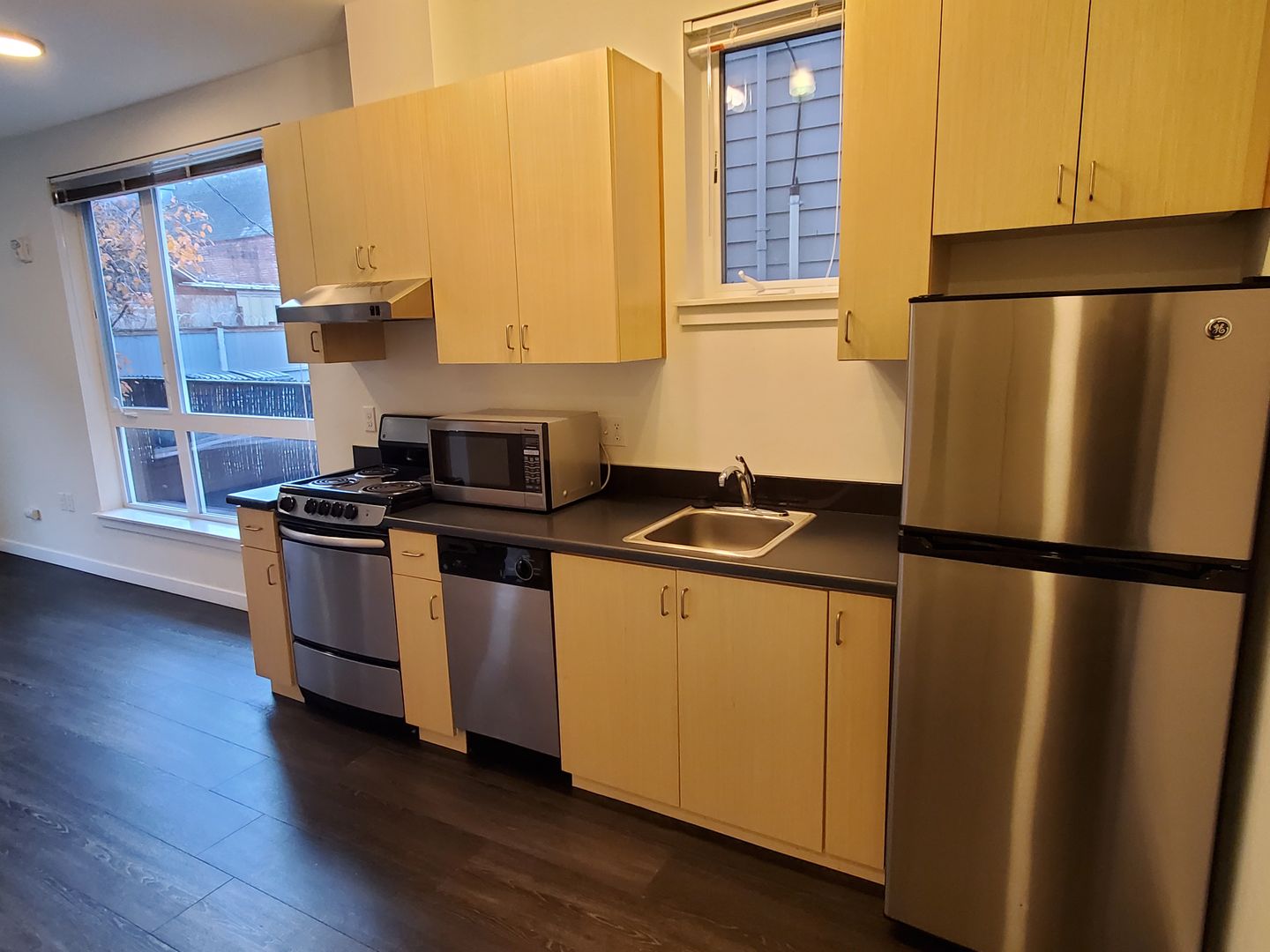 Seattle Apartment: 5216 Brooklyn Ave NE
