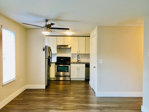 Modern 2 Bedroom w/ In-Unit W/D, Private Balcony – photo 1