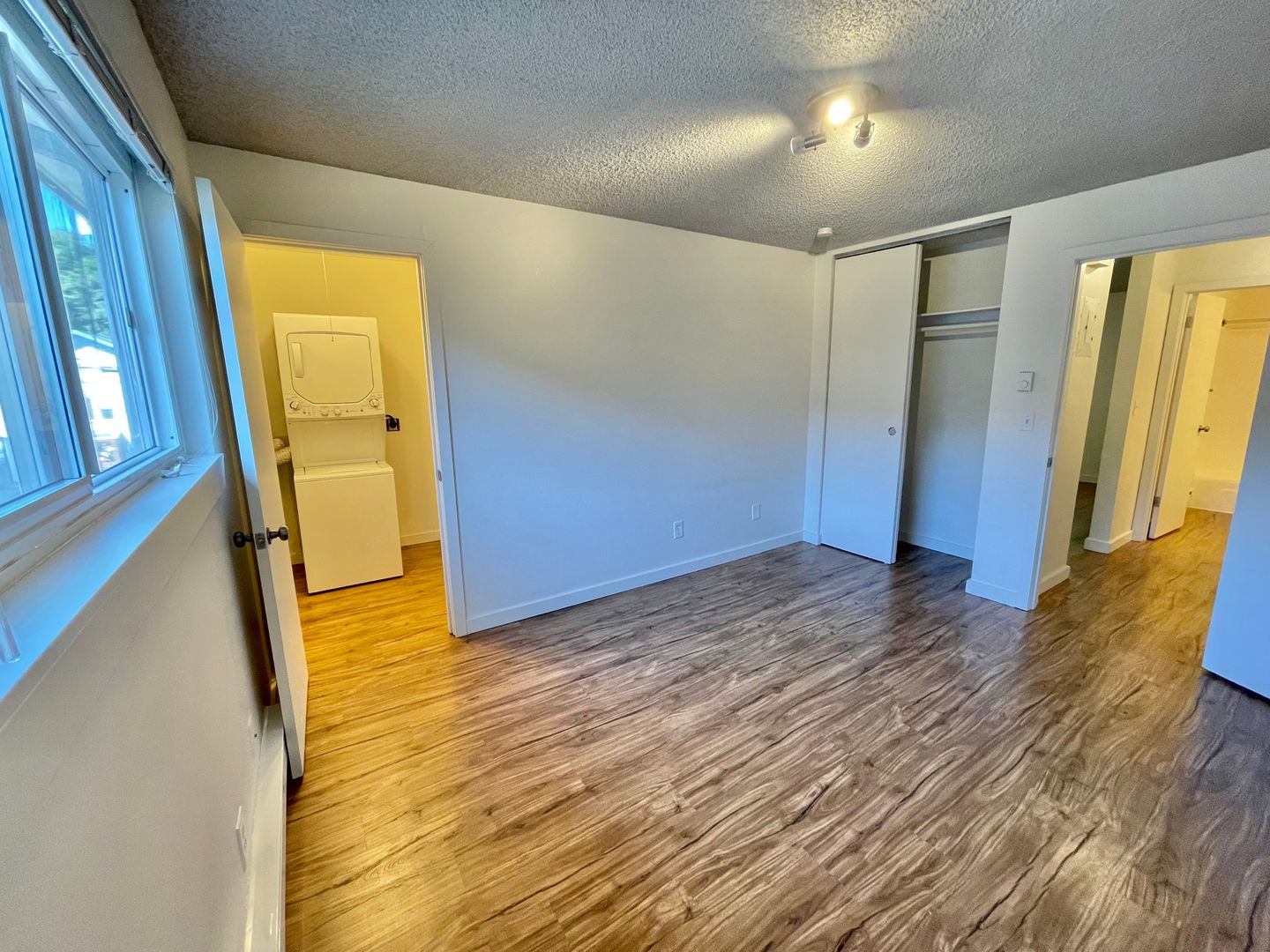 Top Floor 1-Bedroom in Magnolia! 7 of 9