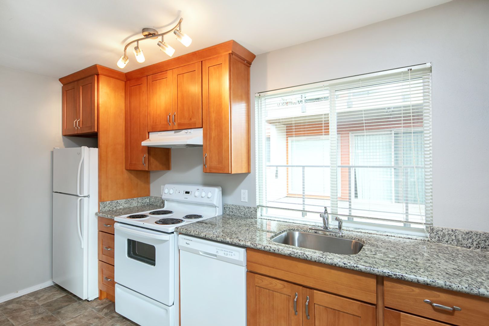 Seattle Apartment: 717 3rd Ave N