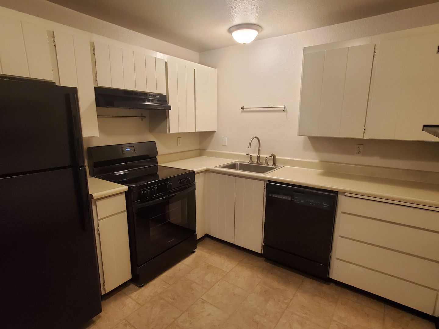 Puyallup Apartment: 322 9th Ave SE