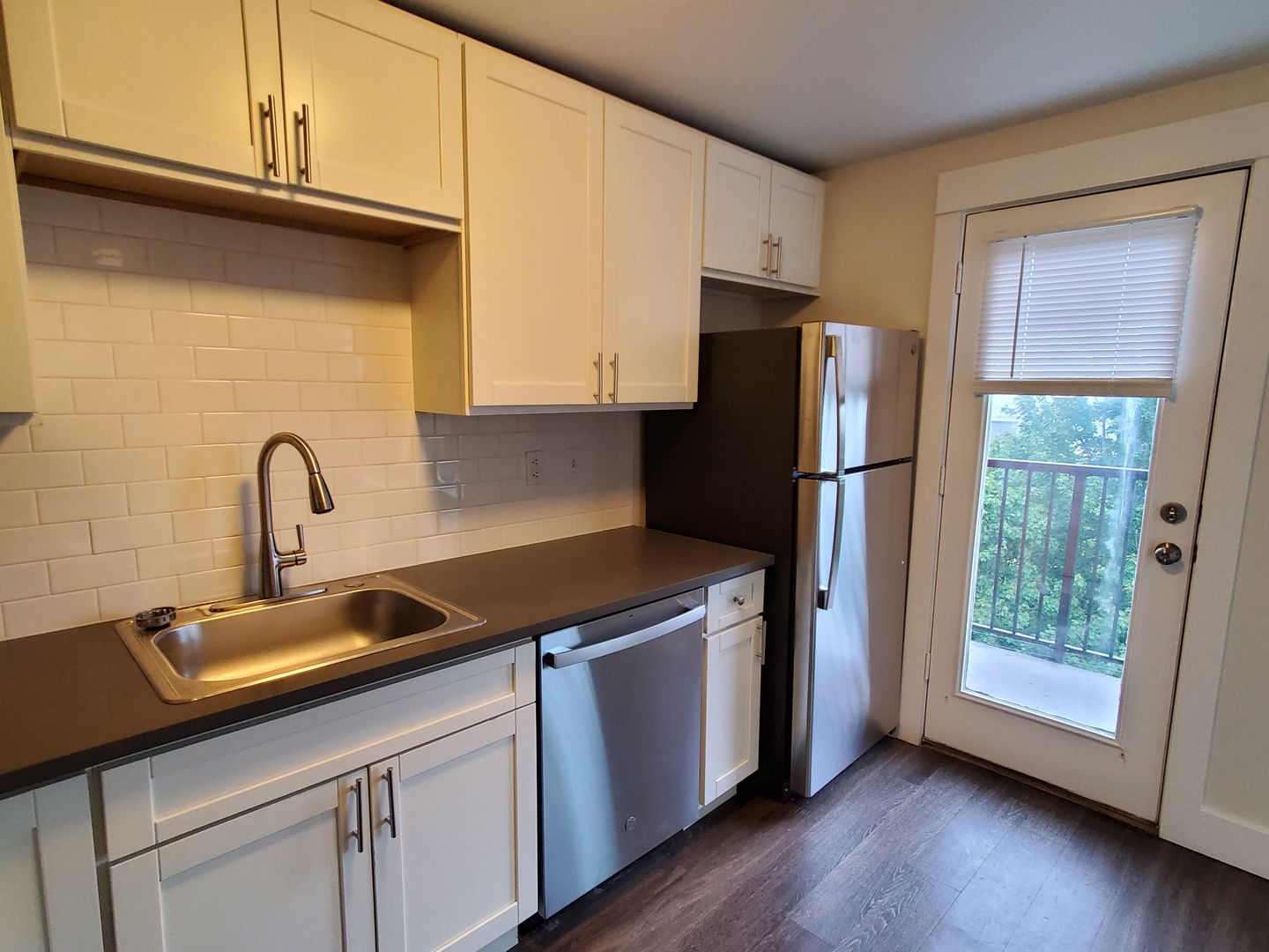 Seattle Apartment: 411 10th Ave