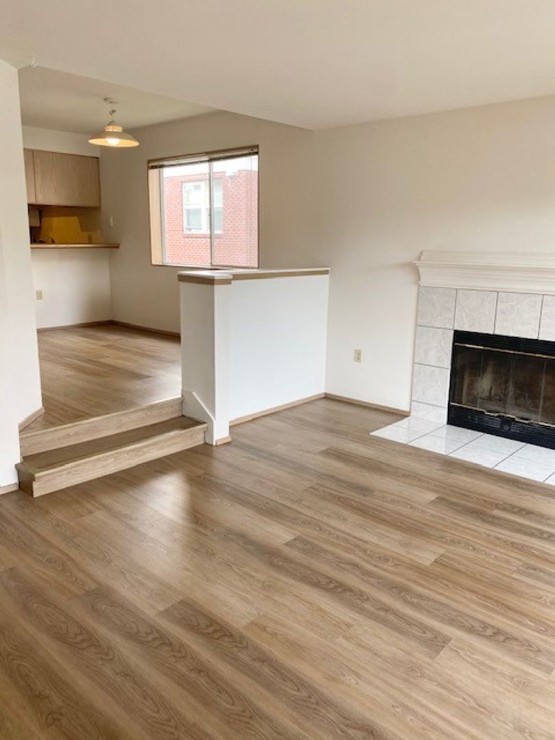 Seattle Apartment: 510 4th Ave West