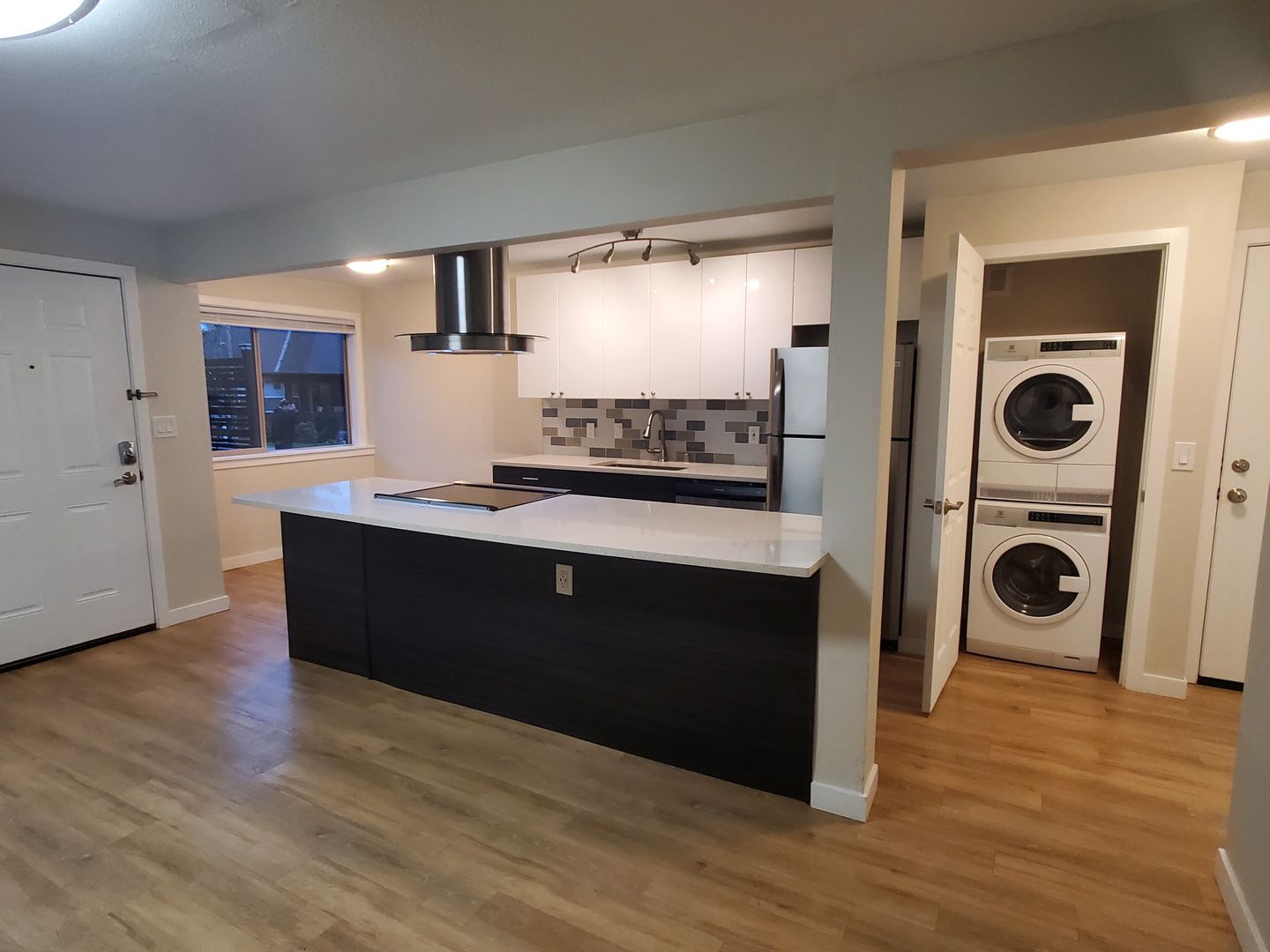 Seattle Apartment: 715 Nob Hill Ave N