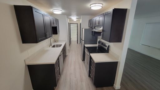 One Bedroom with Spacious Living Room near Matthew's Beach! – photo 1