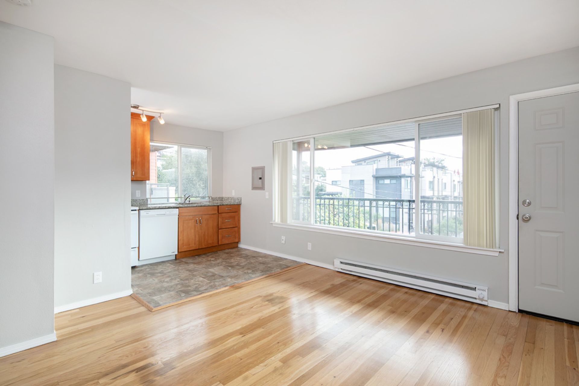 717 Llewellyn Place 3 of 12