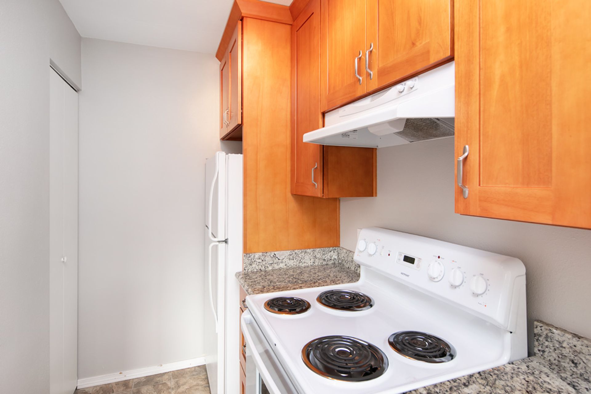 717 Llewellyn Place 4 of 12