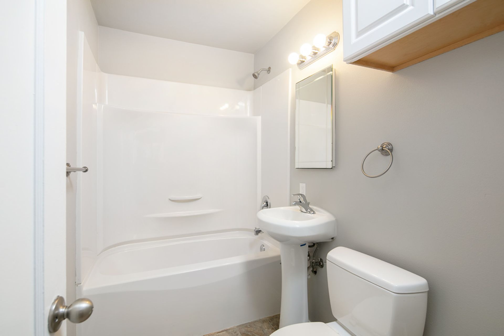 717 Llewellyn Place 10 of 12