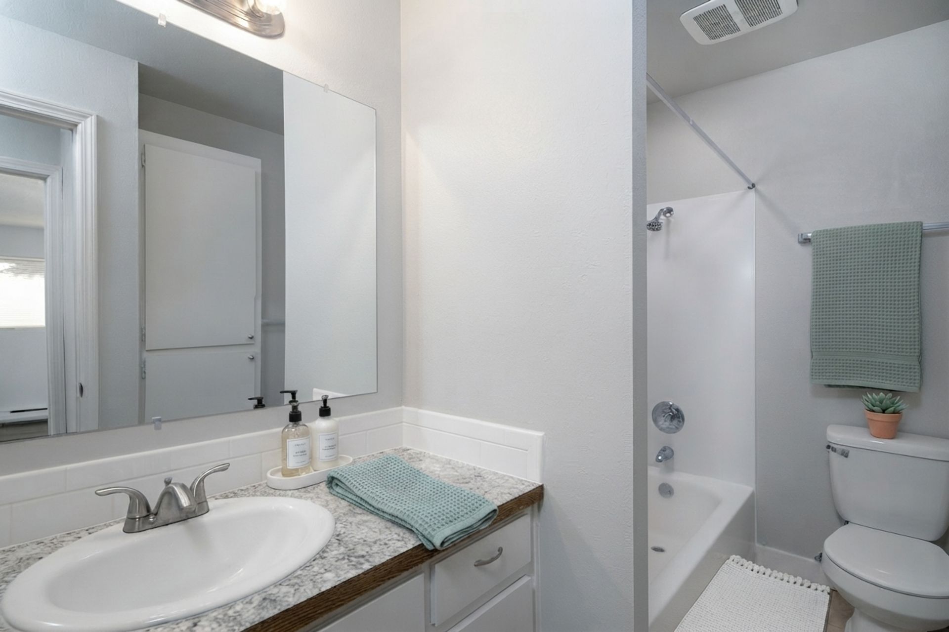 Glen Grove Apartments 4 of 12