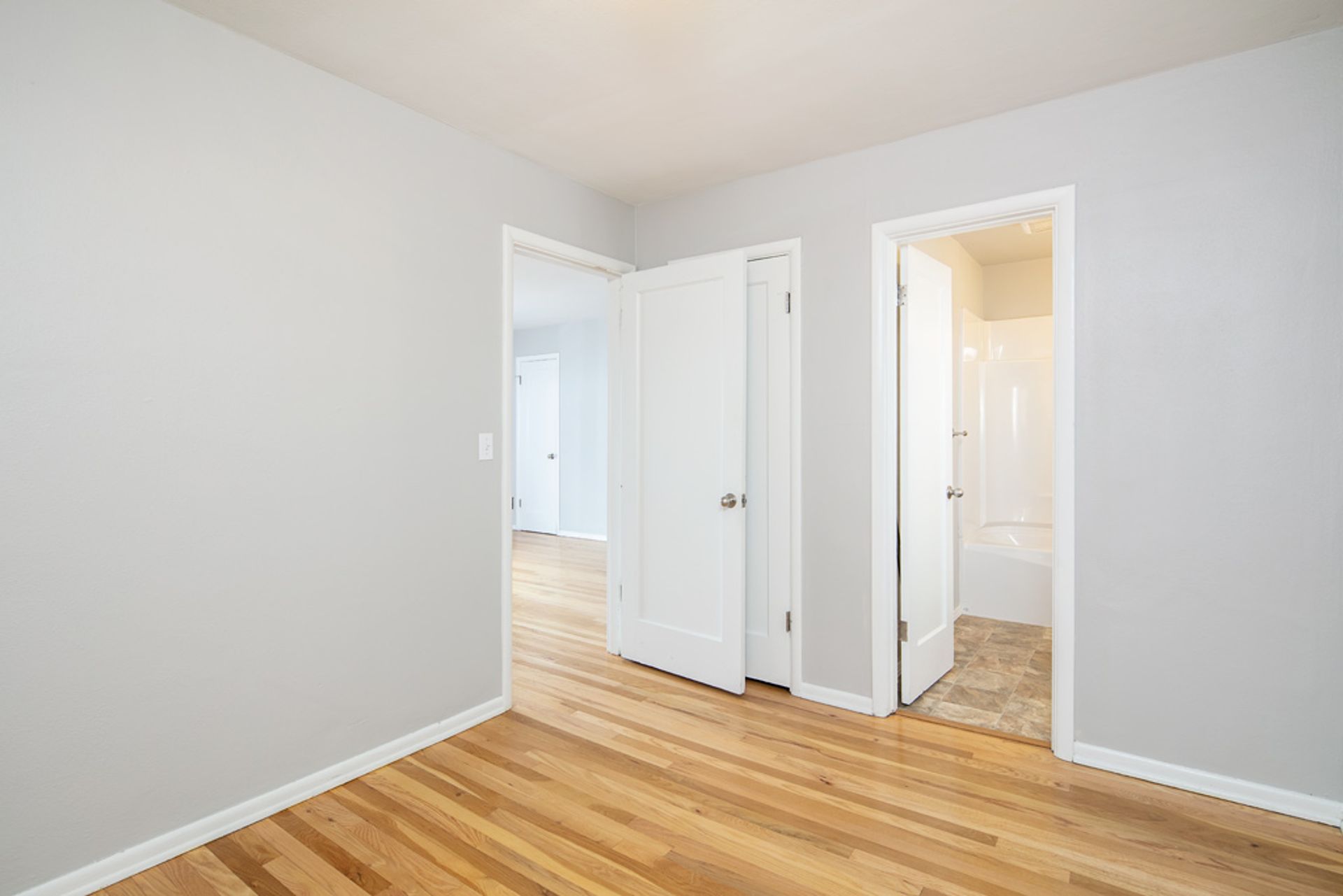 717 Llewellyn Place 8 of 12