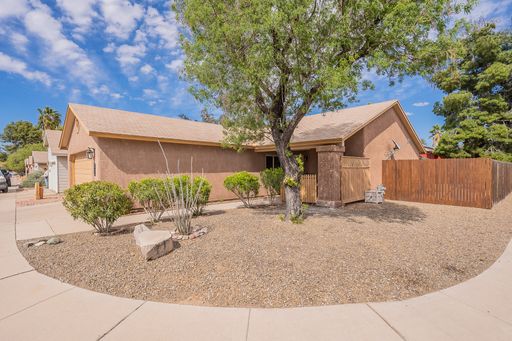 Attractive West Central 2 Bedroom Home W/community Pool – photo 1