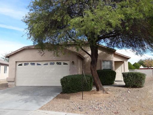 4 Bedrooms & 2 Baths with Big Back Yard and a Convenient Near Eastside Location – photo 1