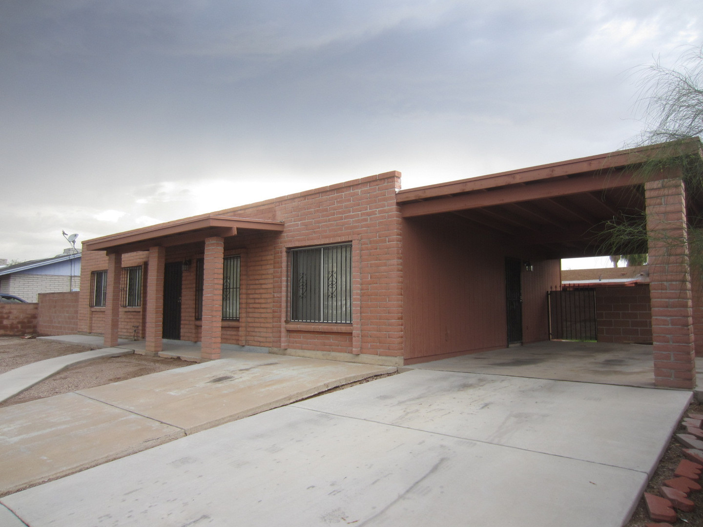 Tucson House: 2942 W Camino Bueno