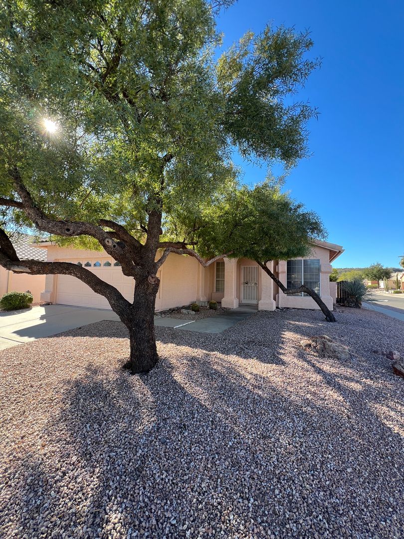 Tucson House: 5225 N Windriver Place