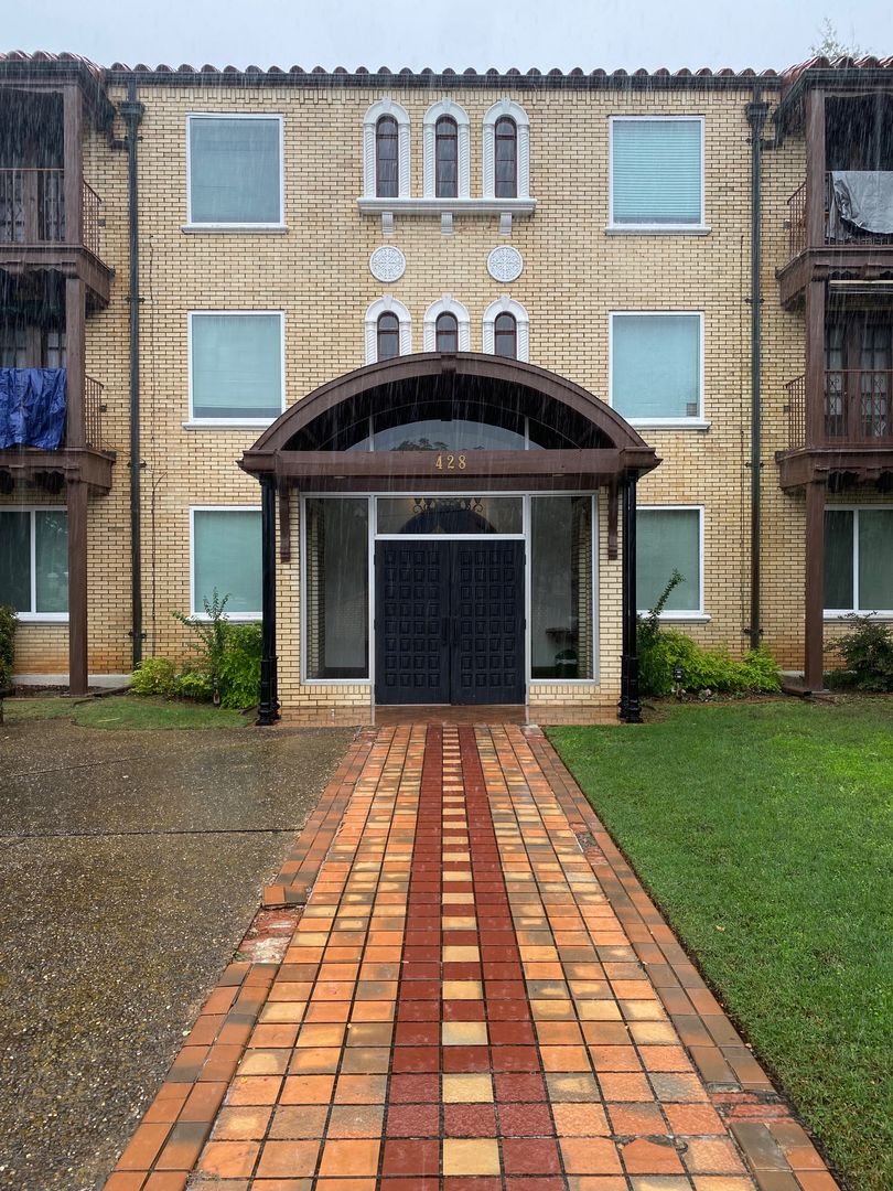 Tyler Apartment: 428 South Broadway