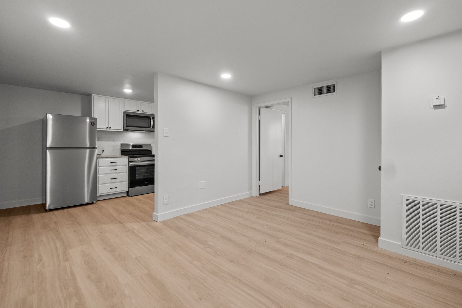 Tyler Apartment: 533/535 South Bonner Ave