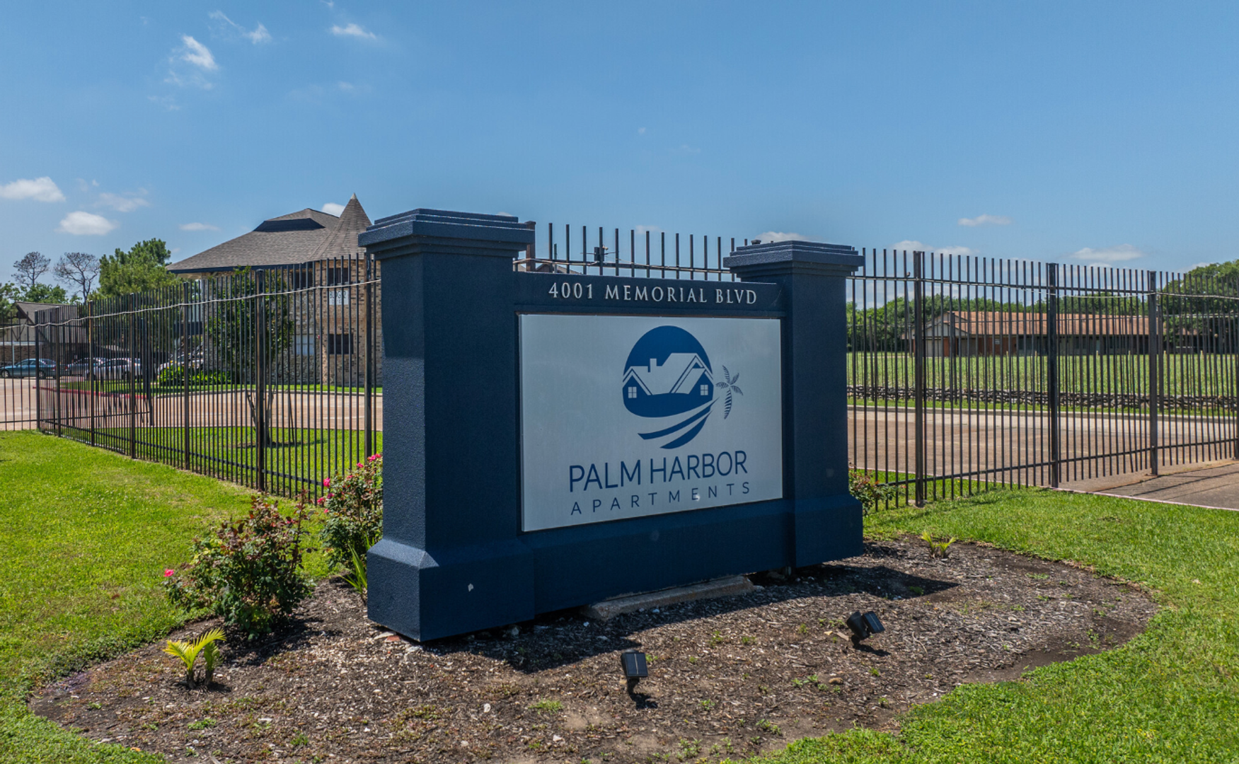 Port Arthur Apartment: 4001 Memorial Blvd