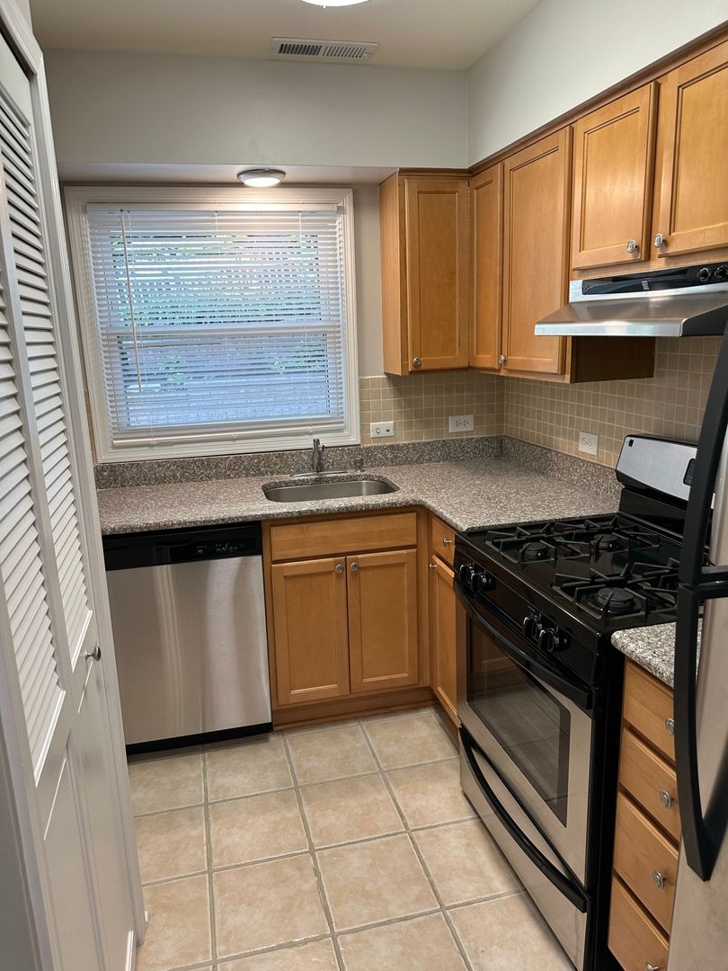 Naperville Apartment: 138-152 N Huffman Avenue