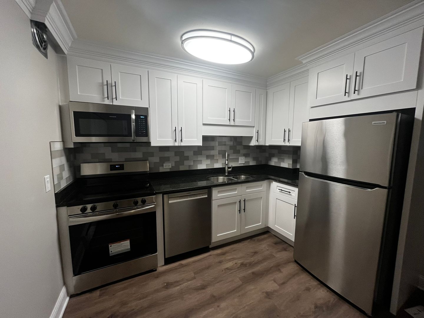 Downers Grove Apartment: 4925 Fairview Avenue