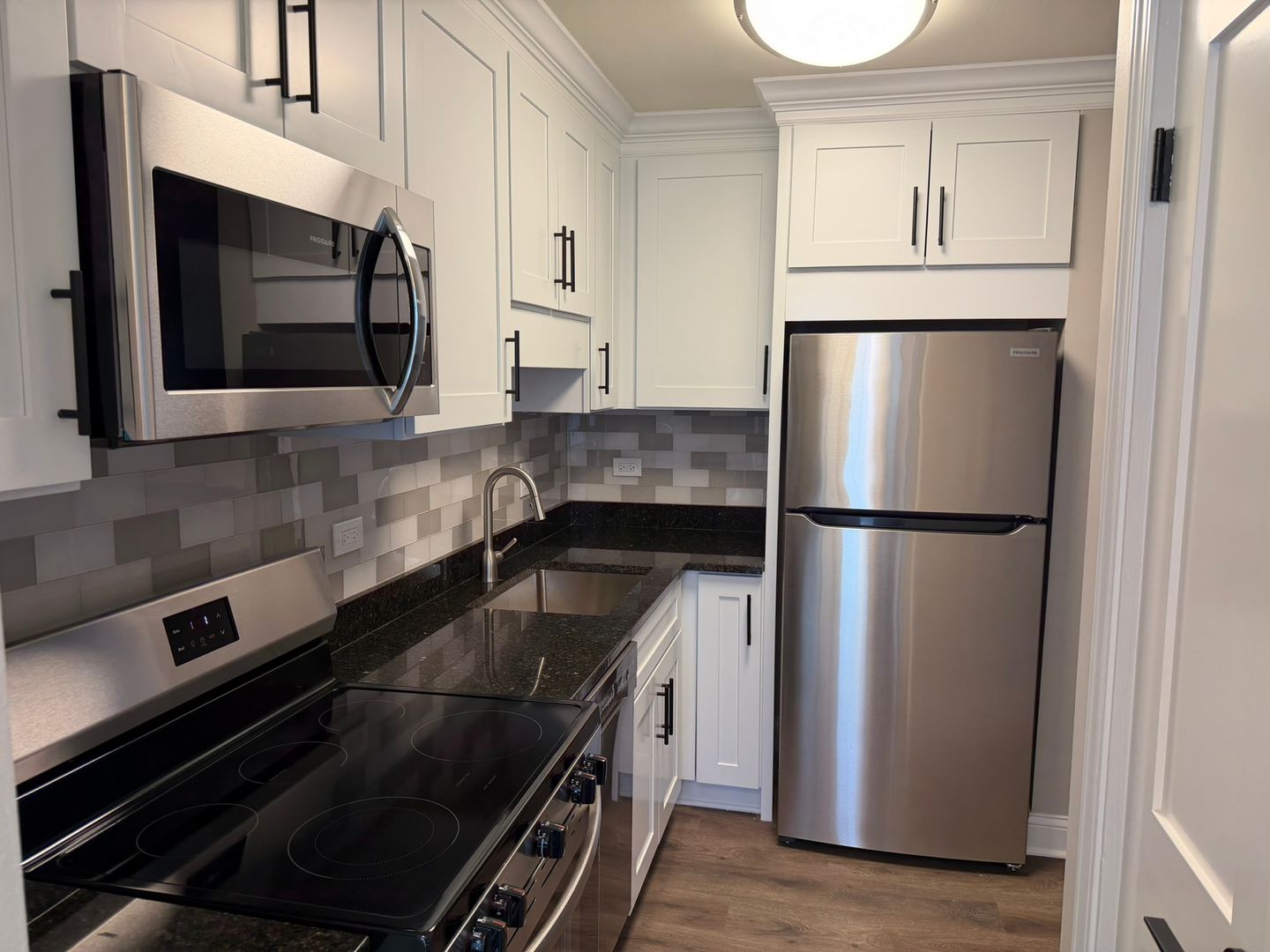 Downers Grove, Apartment: 5152 Fairview Ave, Downers Grove, IL 60515