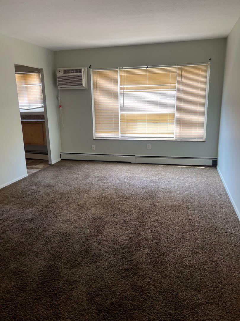 Cleveland Apartment: 17740 Lake Shore Blvd.