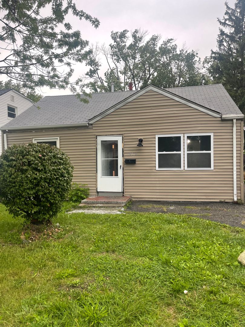 Cleveland House: 12514 Longmead Ave.