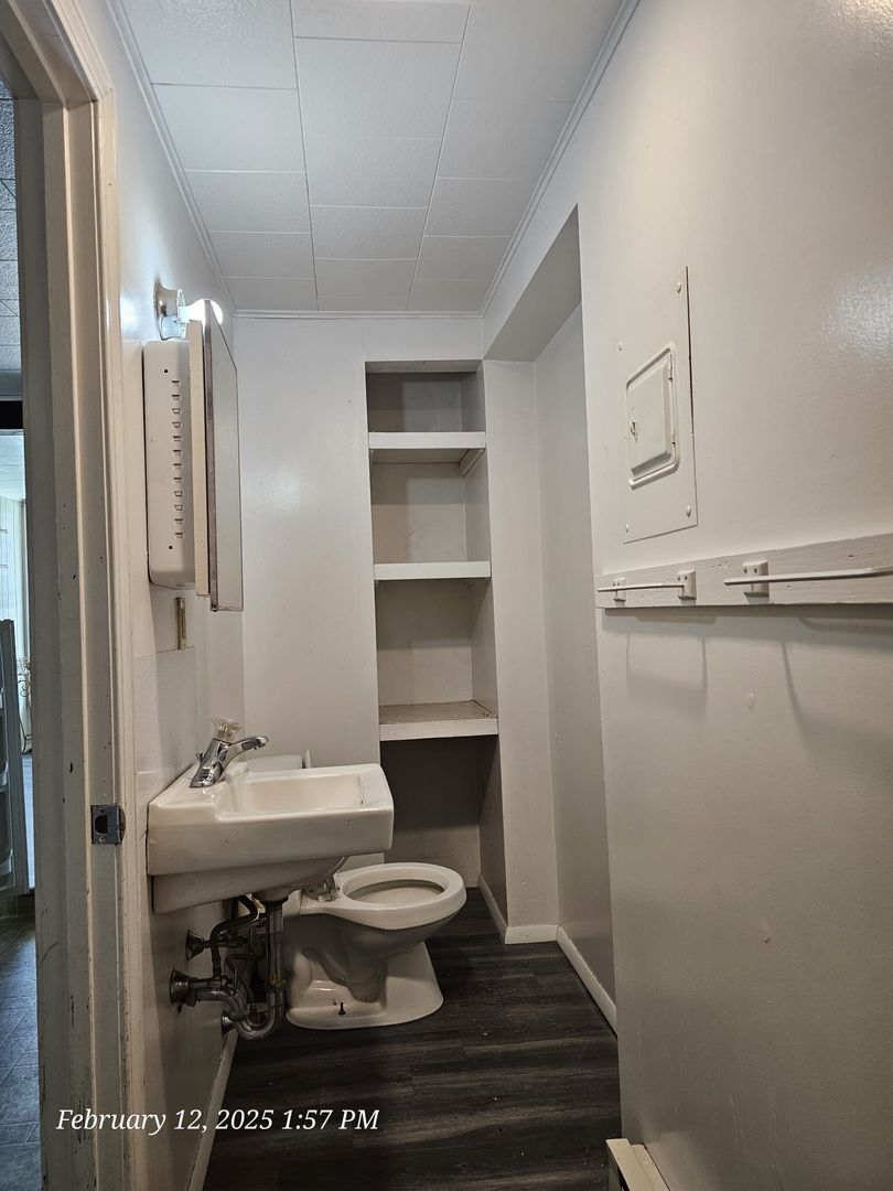 Johnson Apartment: 21 Railroad Street