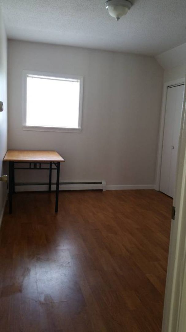 Newport Apartment: 344 Pine Hill Road