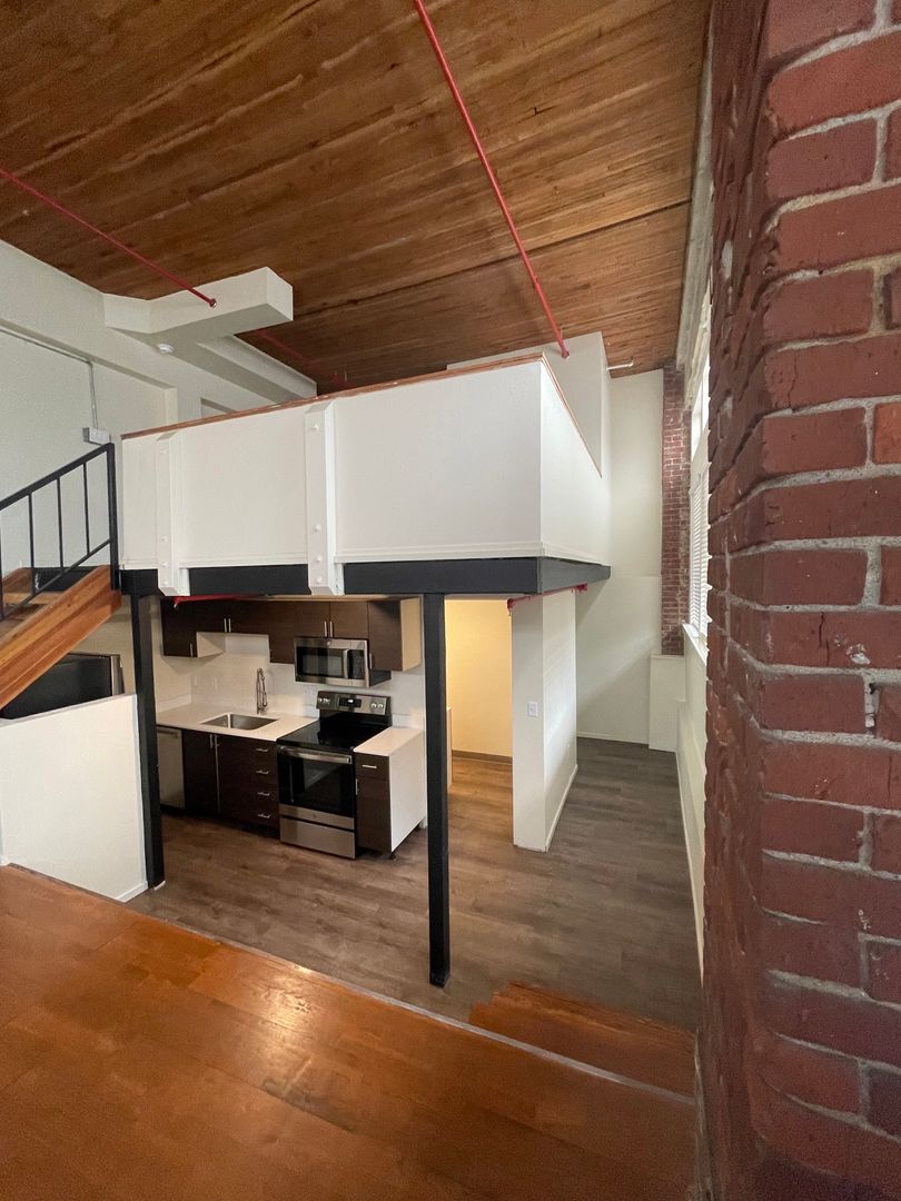 Portland Apartment: 625 NW Everett Street