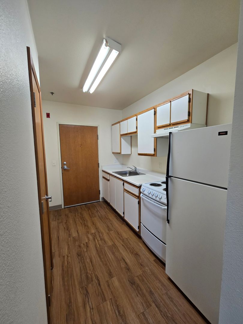 Portland Apartment: 945 NW Naito Parkway