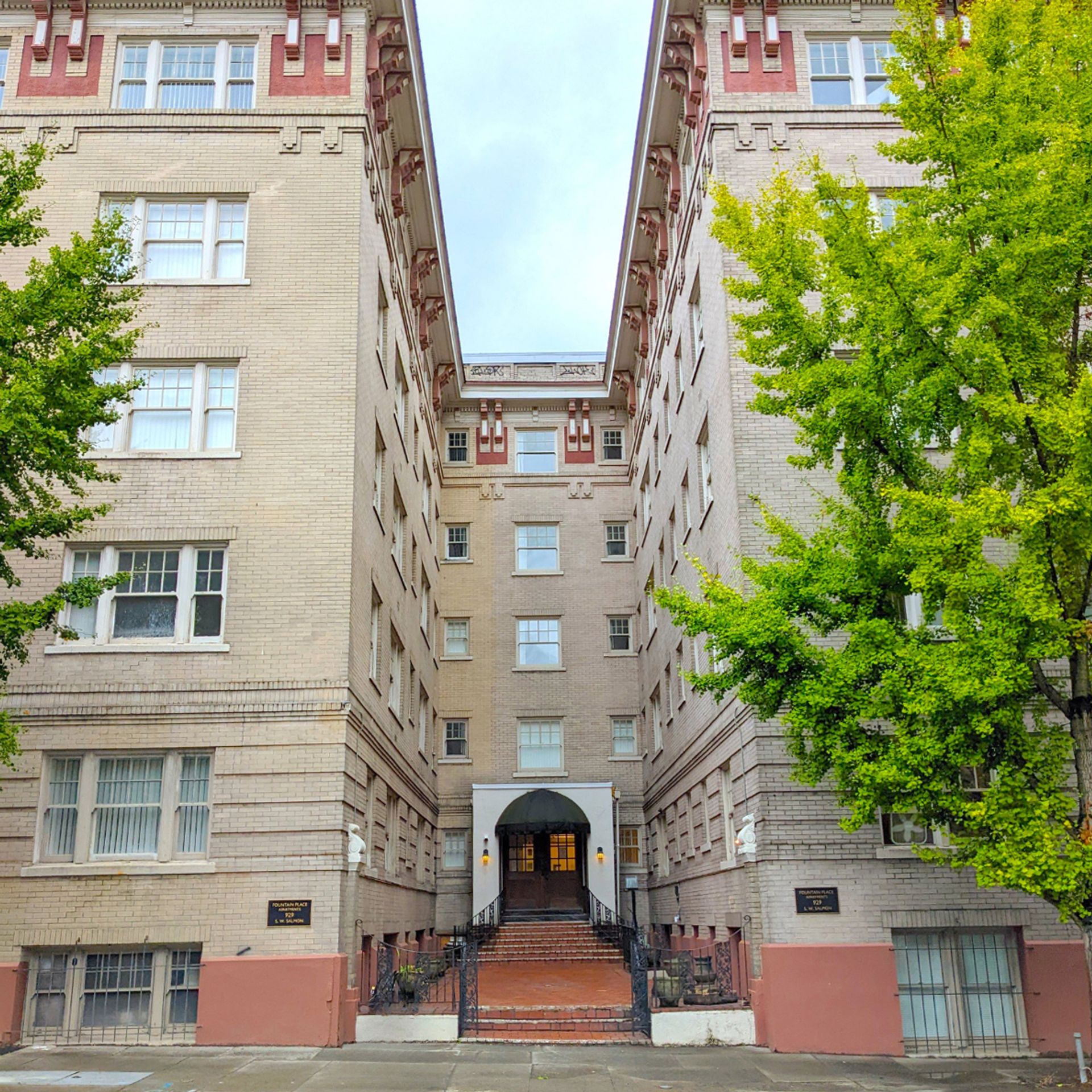 Portland Apartment: 929 SW Salmon St