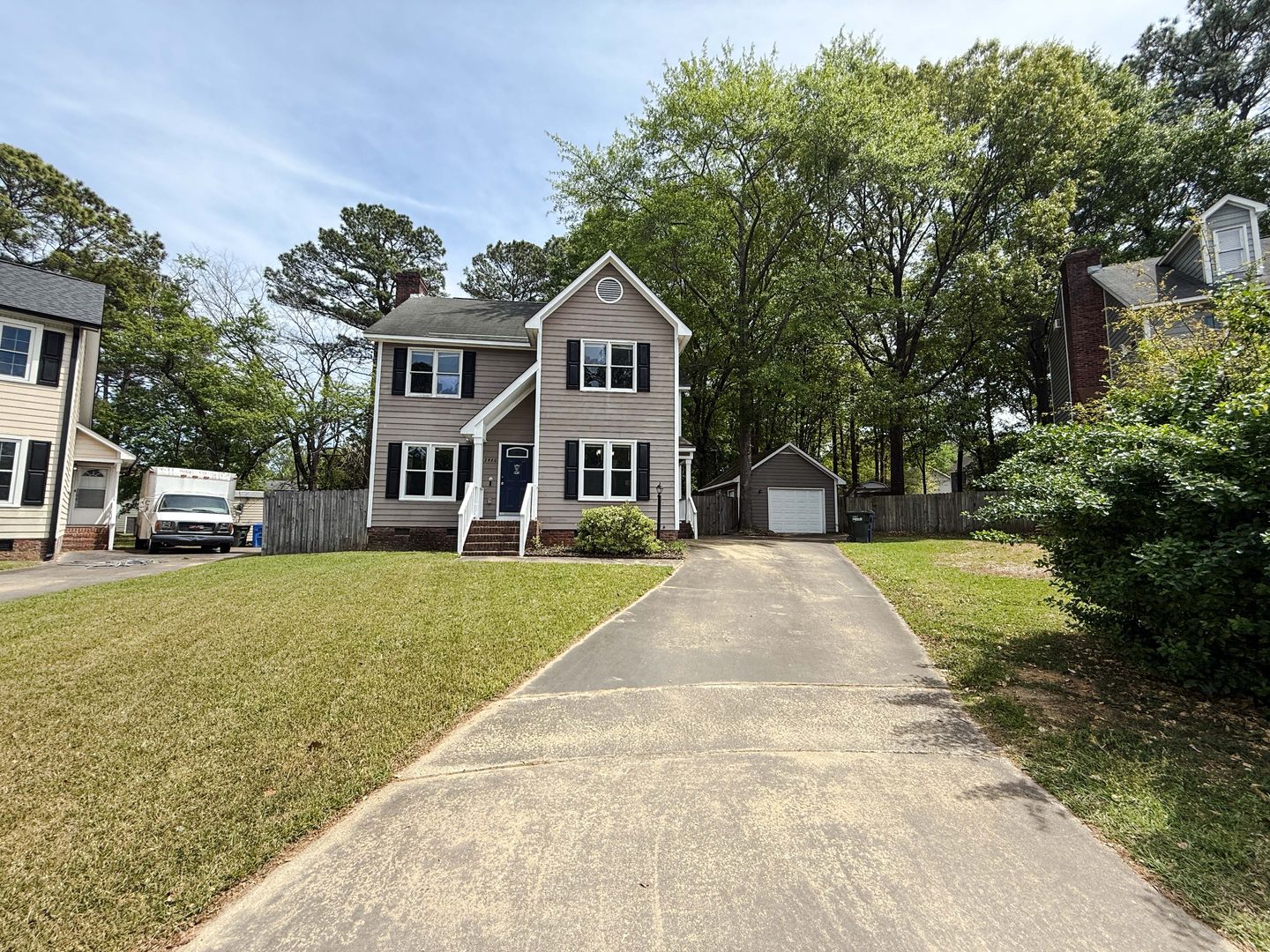 Fayetteville House: 3446 Sandystone Cir