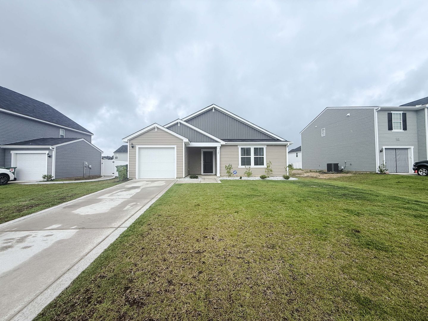 Raeford House: 127 Arlington Dr