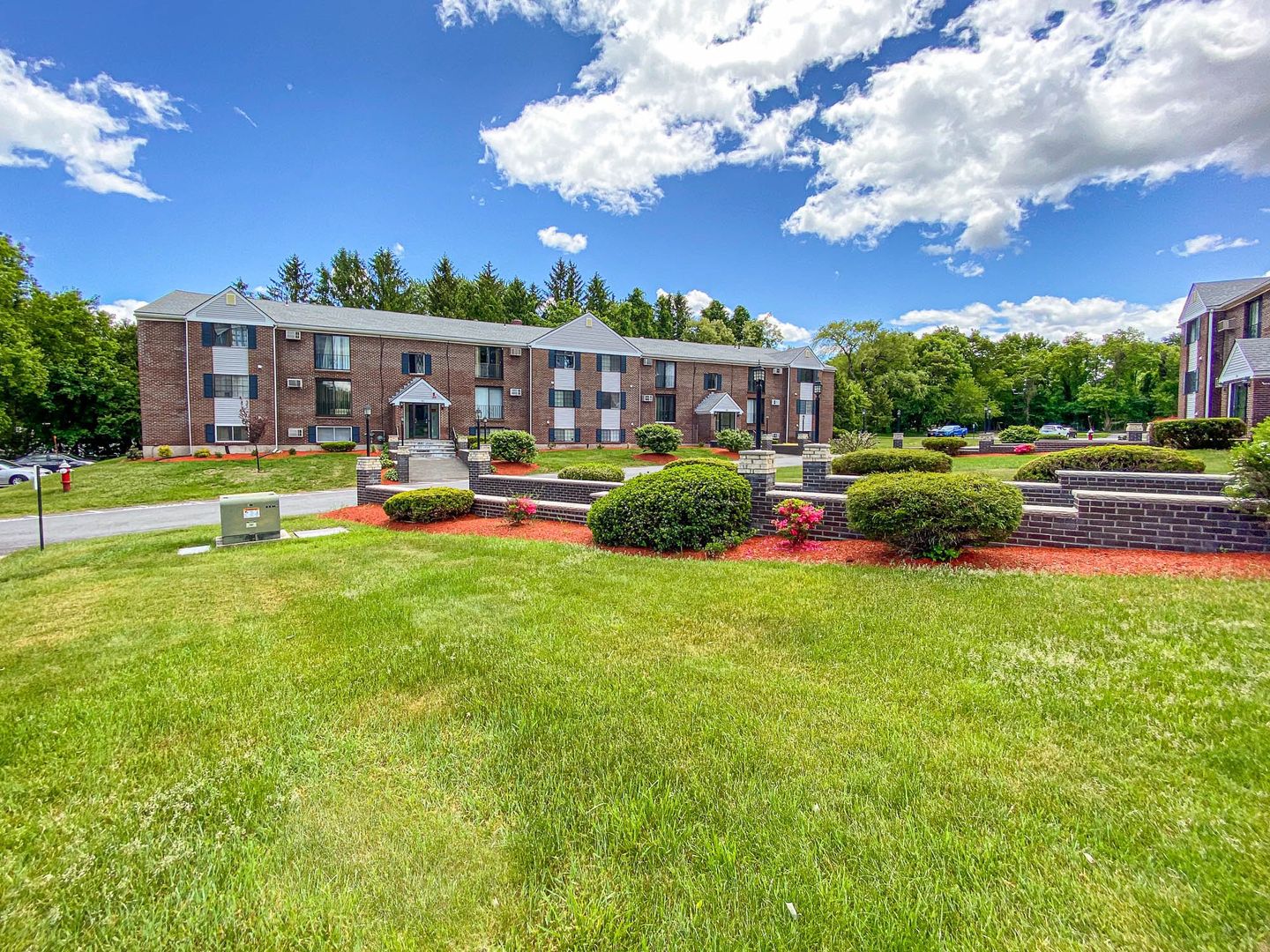 62 School St 101, Dracut, MA 01826