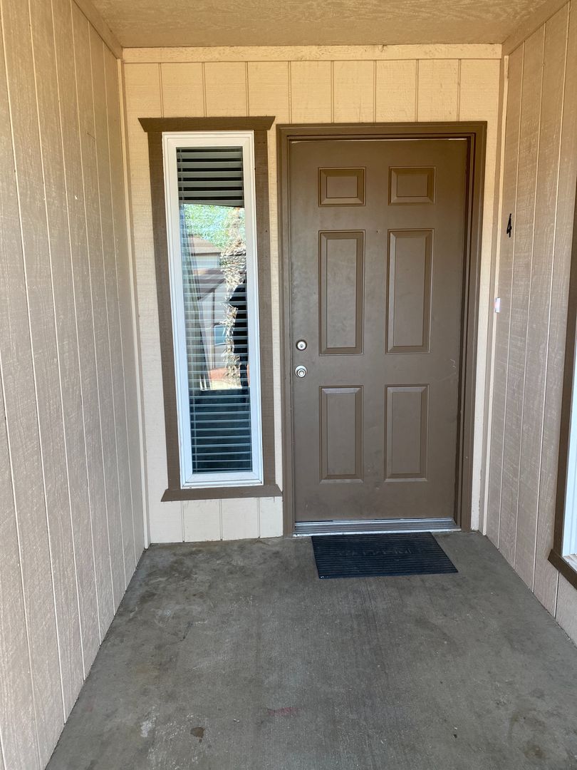 Redding Apartment: 837 & 843 Lake Boulevard