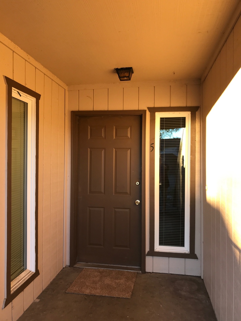 Redding Apartment: 837 & 843 Lake Boulevard