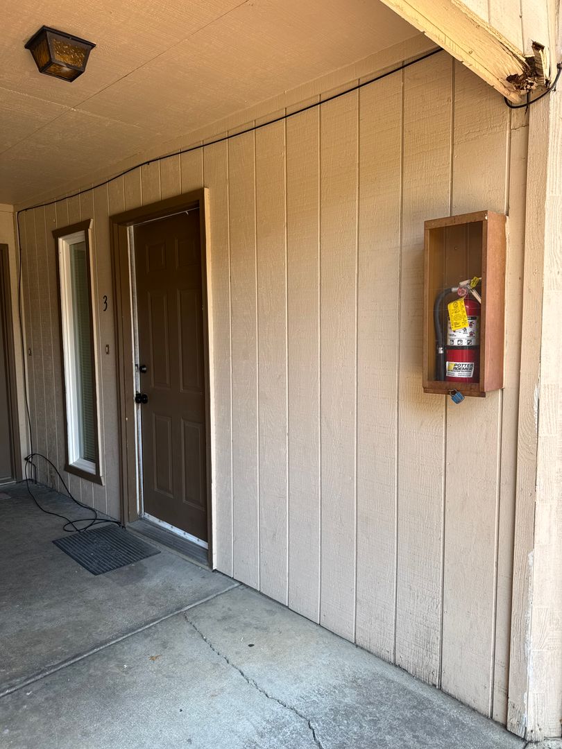 Redding Apartment: 837 & 843 Lake Boulevard