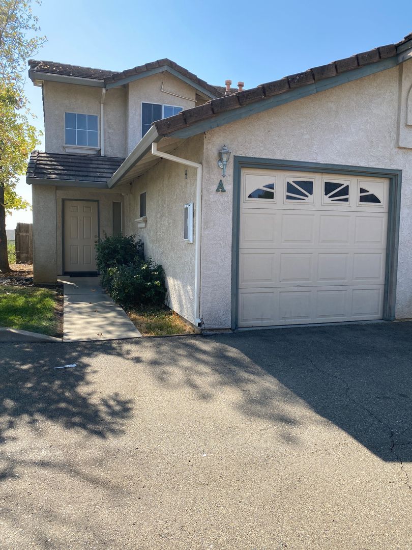 Redding Apartment: 1023 Burton Drive
